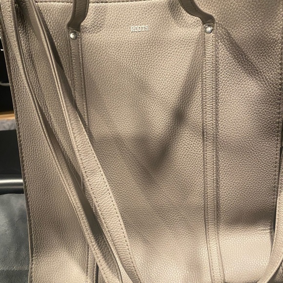 Roots Soft Tan Leather Tote Bag - Picture 7 of 11